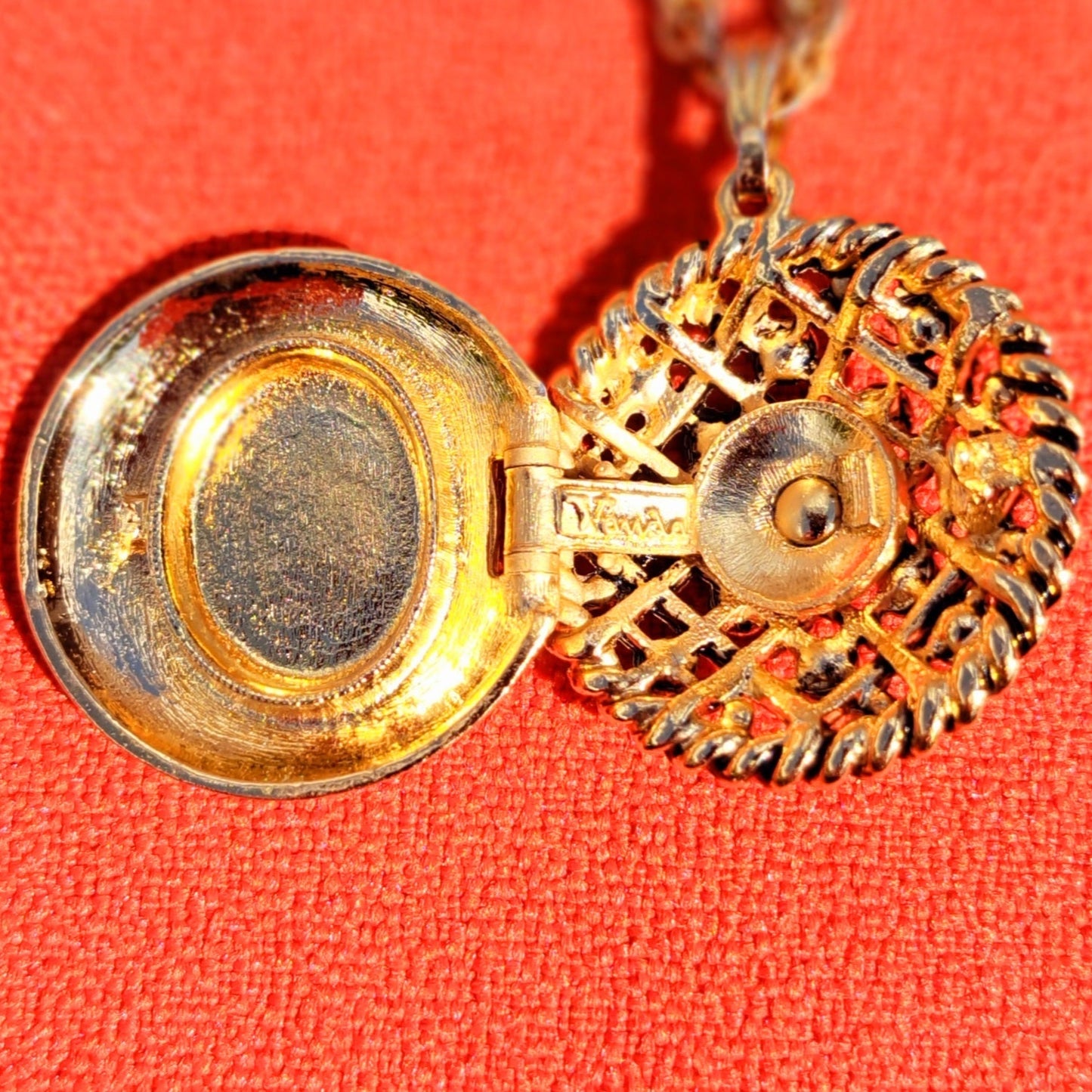 Collier Médaillon de la Marque Vanda