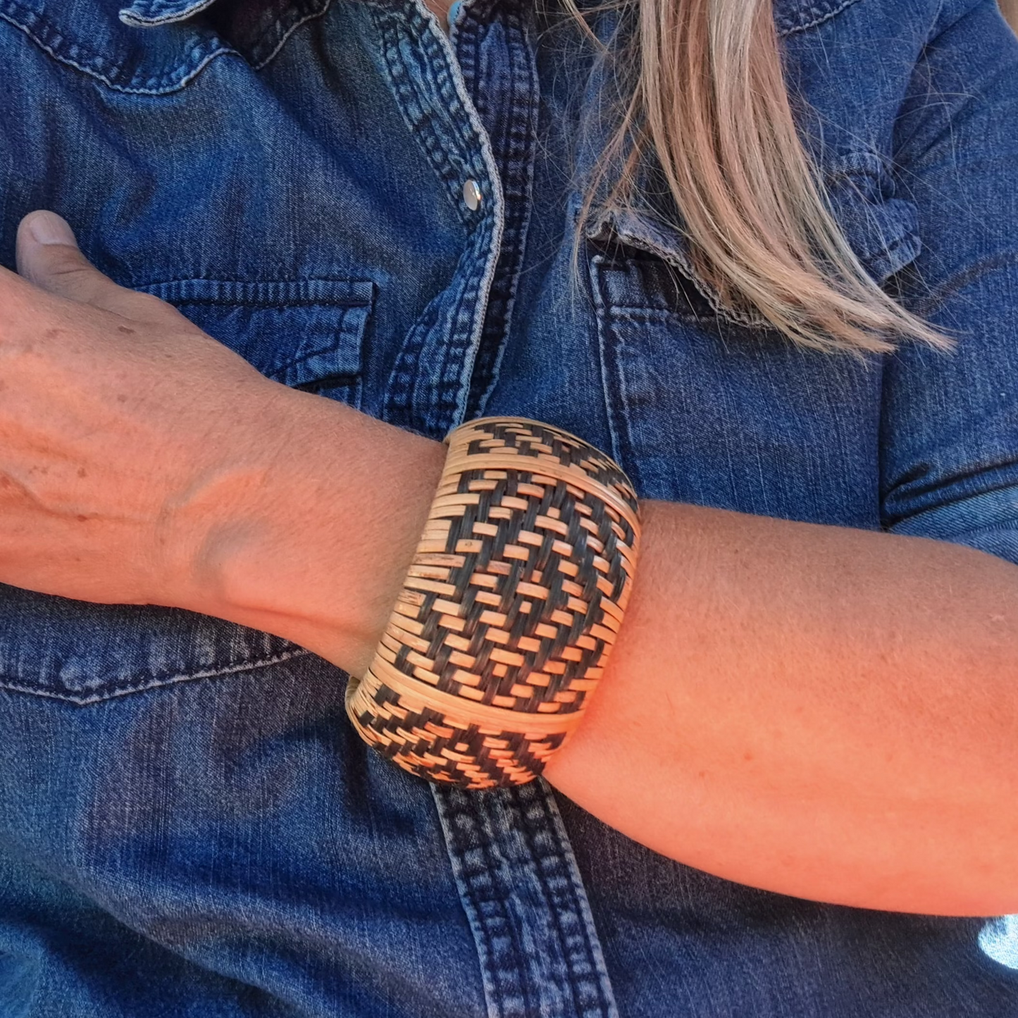 Bracelet Manchette en Bambou Tressé Année 1980-1990