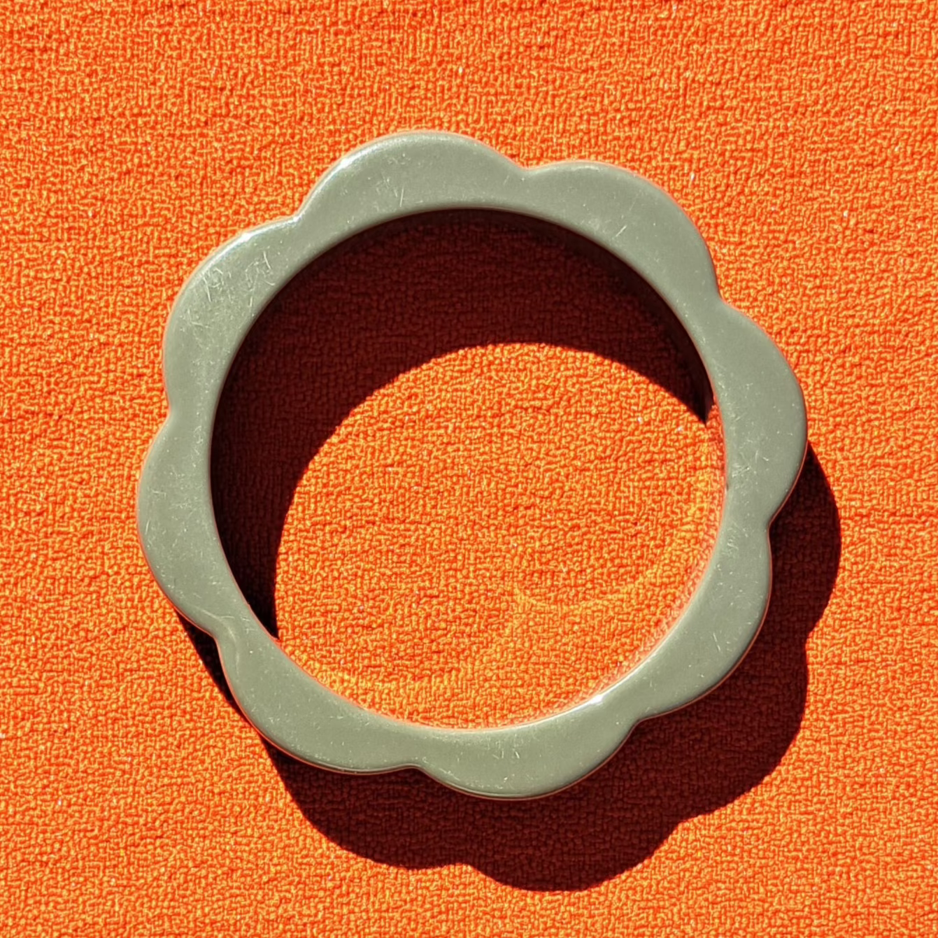 Bracelet Jonc Fleur Gris Anthracite Années 1960-70