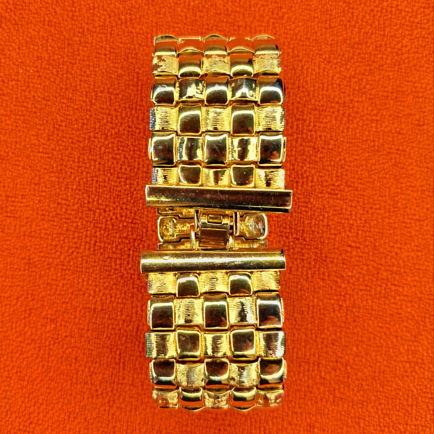 Manchette à Mailles Tissées en Plaqué Or