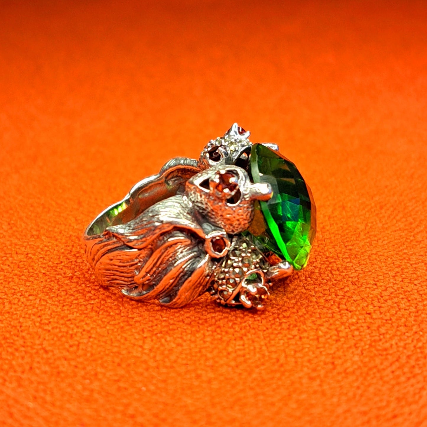 Bague en Argent 925 Grosse Pierre Verte Facettée & Cœurs Orangés