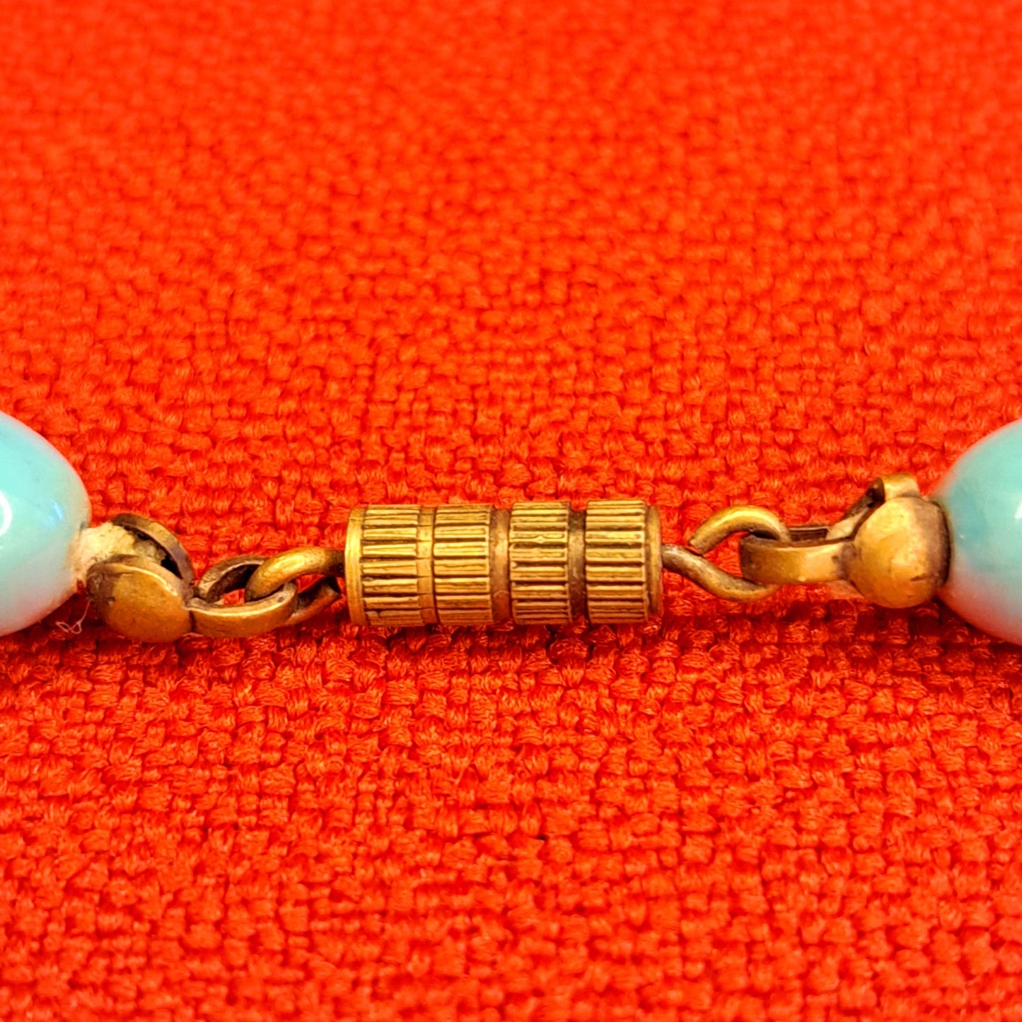 Collier Perles Ovales Turquoise & Fermoir Doré