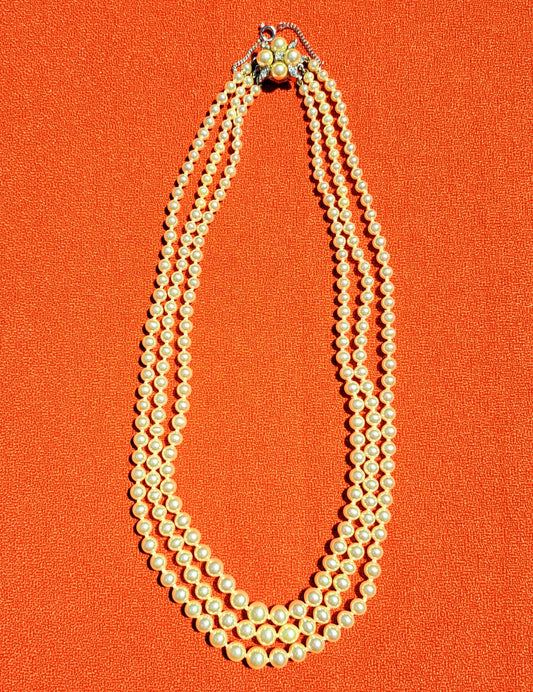 Collier de Perles à Trois Rangs