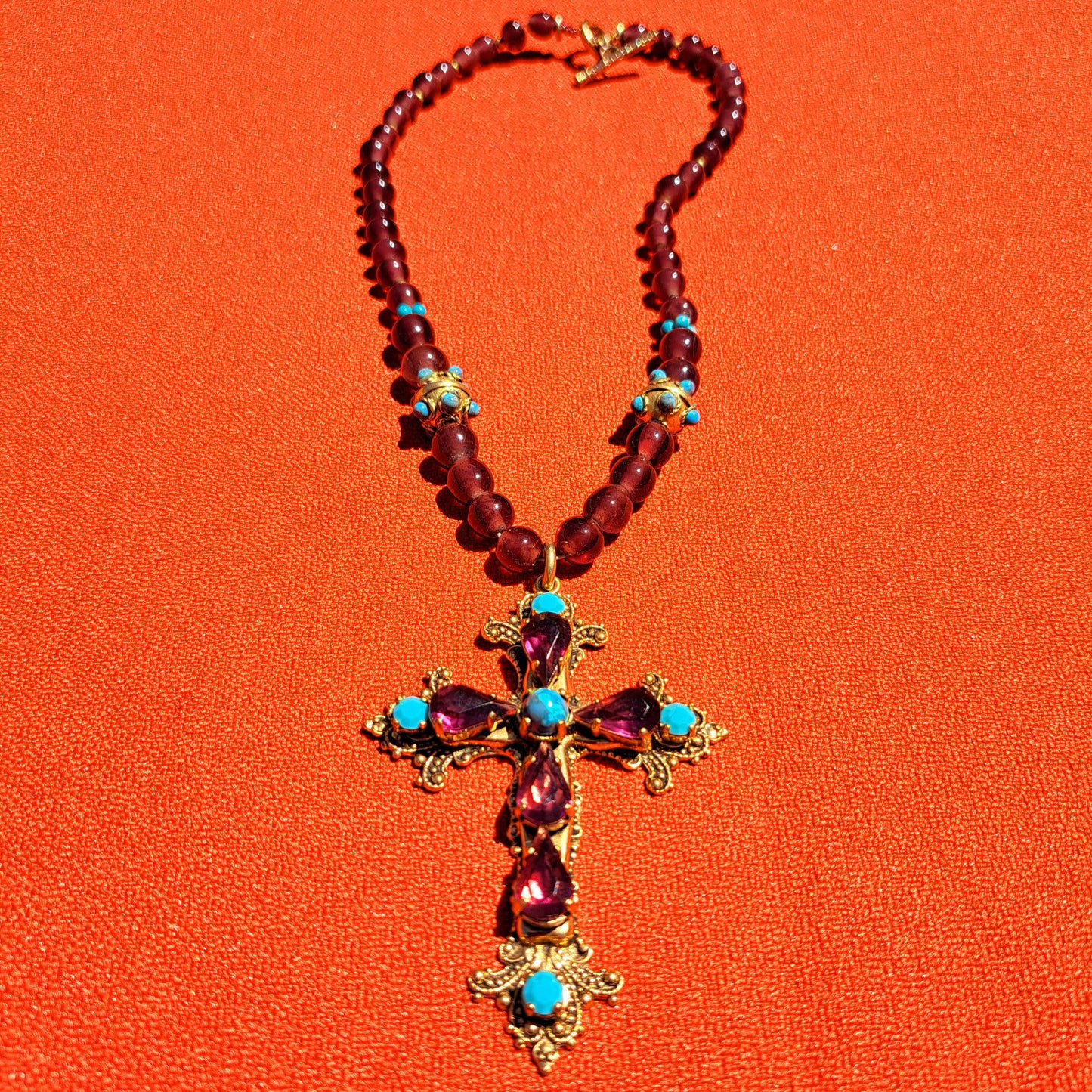 Collier par Zoé Coste (Réminiscence) Pendentif Croix Ornée
