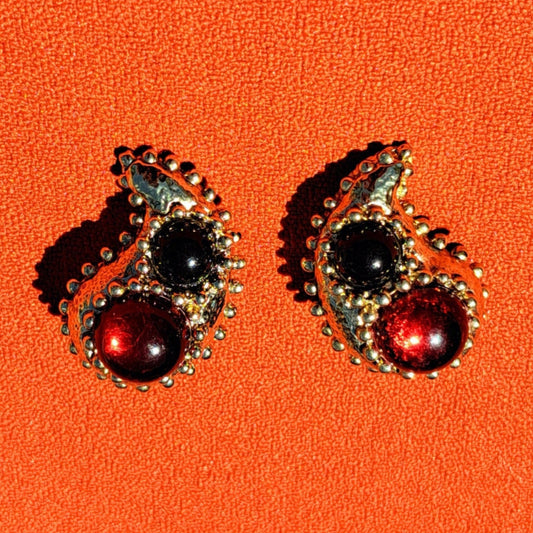 Clips d'Oreilles Baroque Or & Pierres Noire & Rouge.
