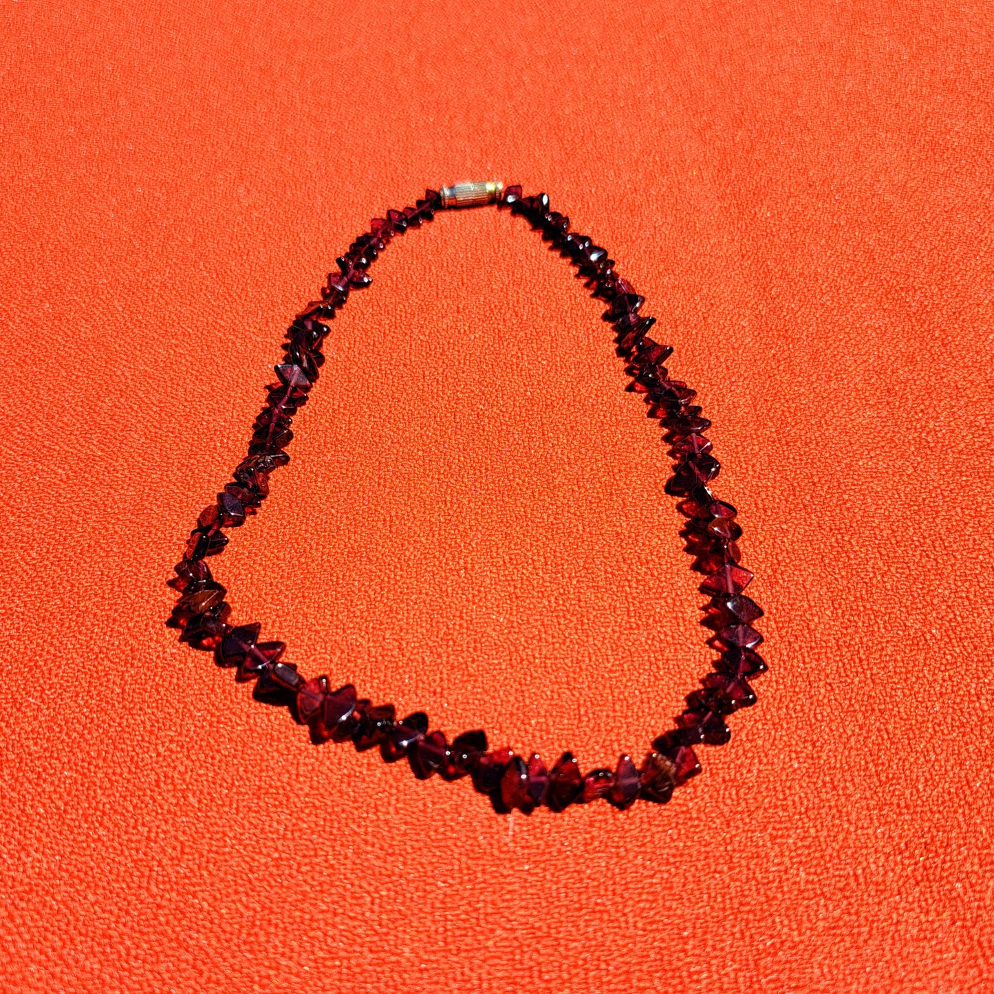 Ras-de-cou en Puces de Grenat Naturel