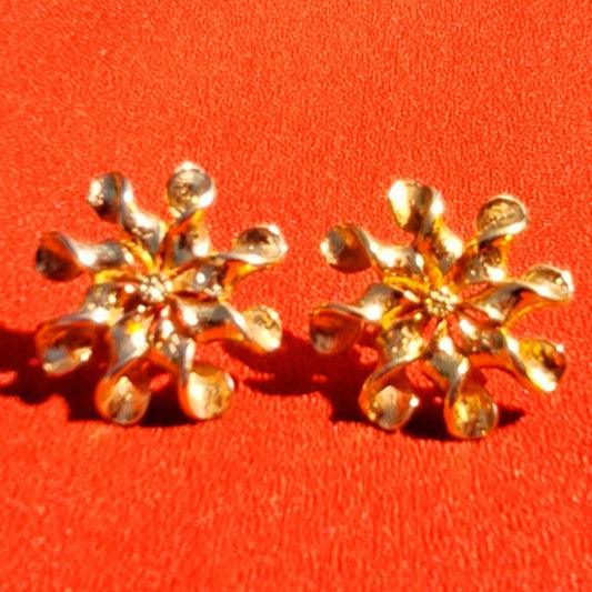 Clips d'Oreilles Vintage Dorés Sculpturaux