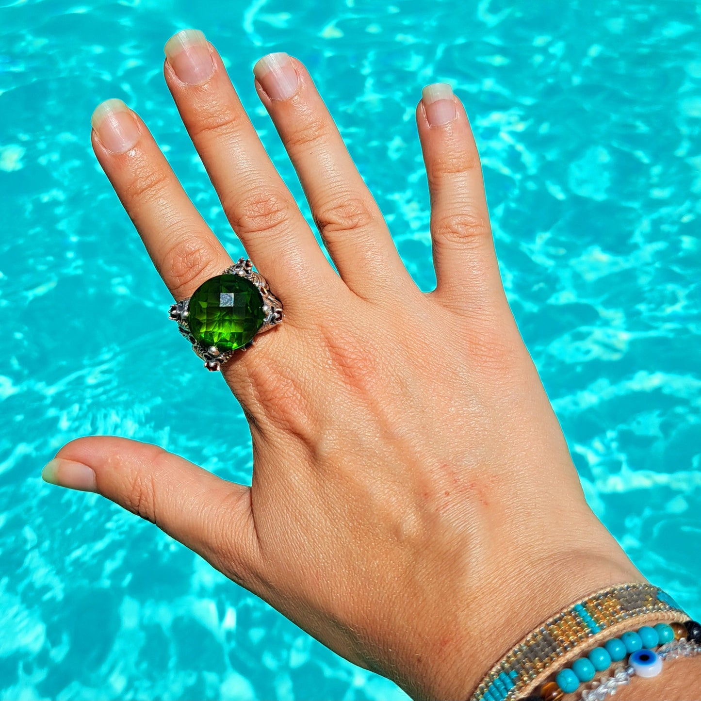 Bague en Argent 925 Grosse Pierre Verte Facettée & Cœurs Orangés