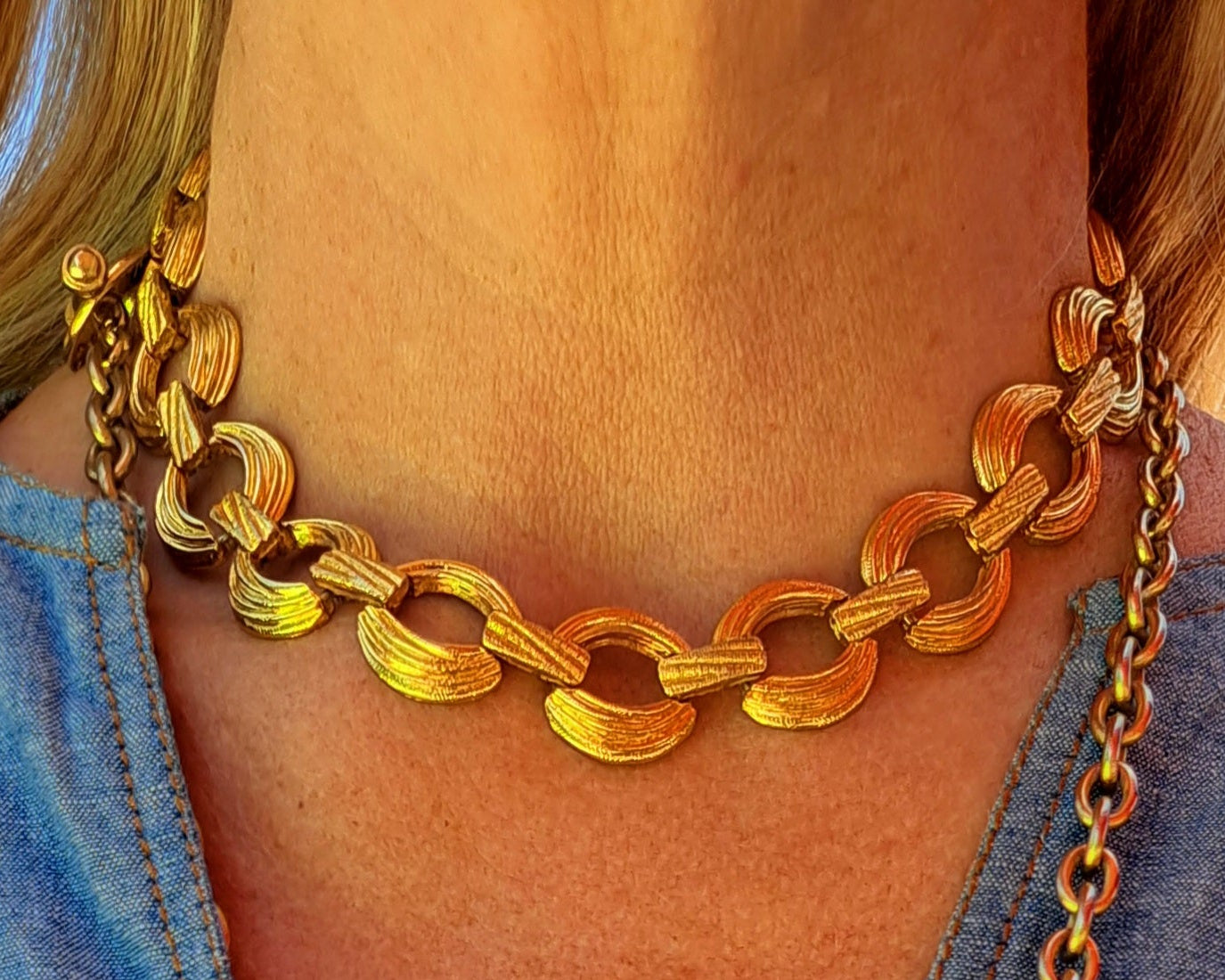 Ras-de-Cou Doré Texturé Maillons Bombés