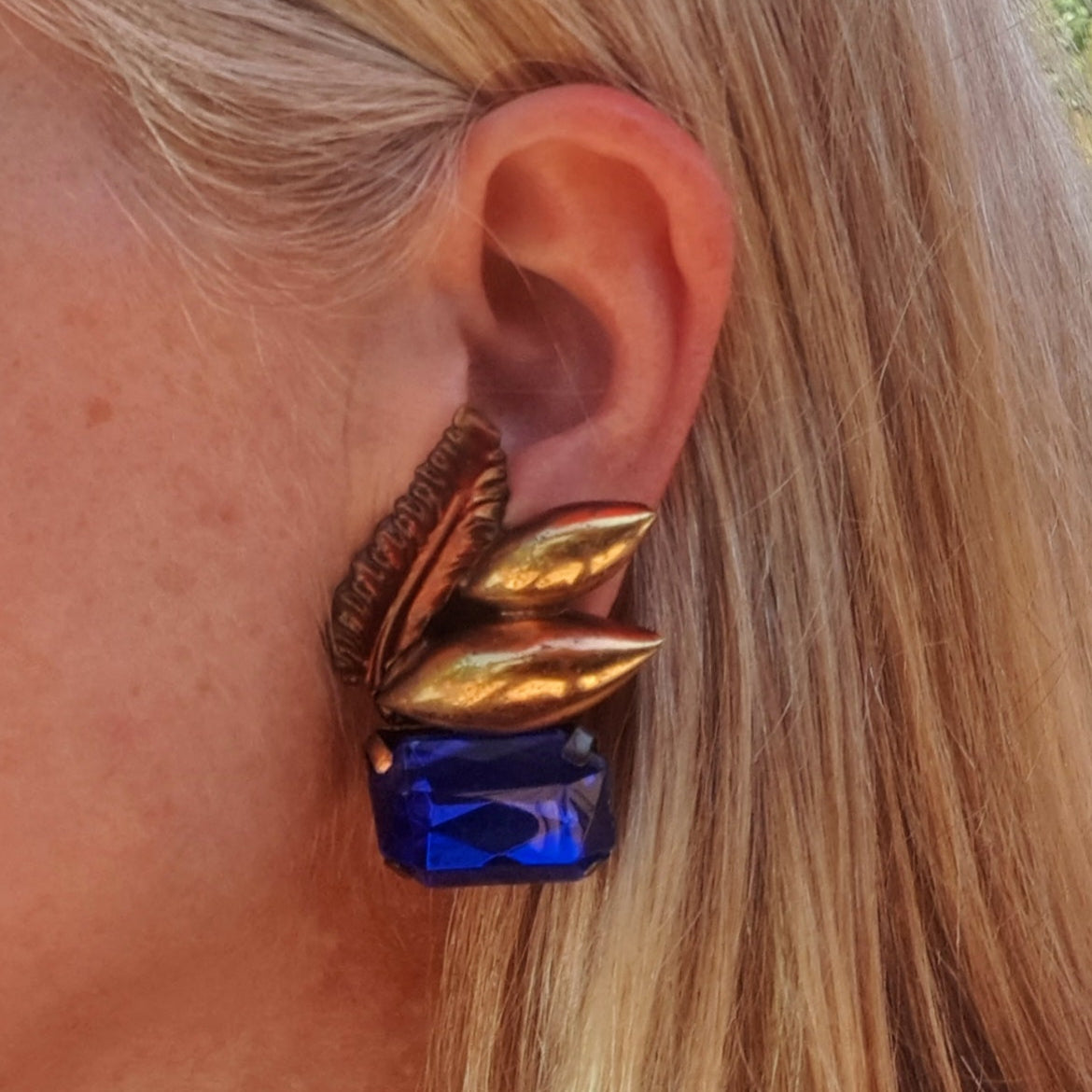 Clips d'Oreilles Sculpturaux Bleu Saphir & Bronze