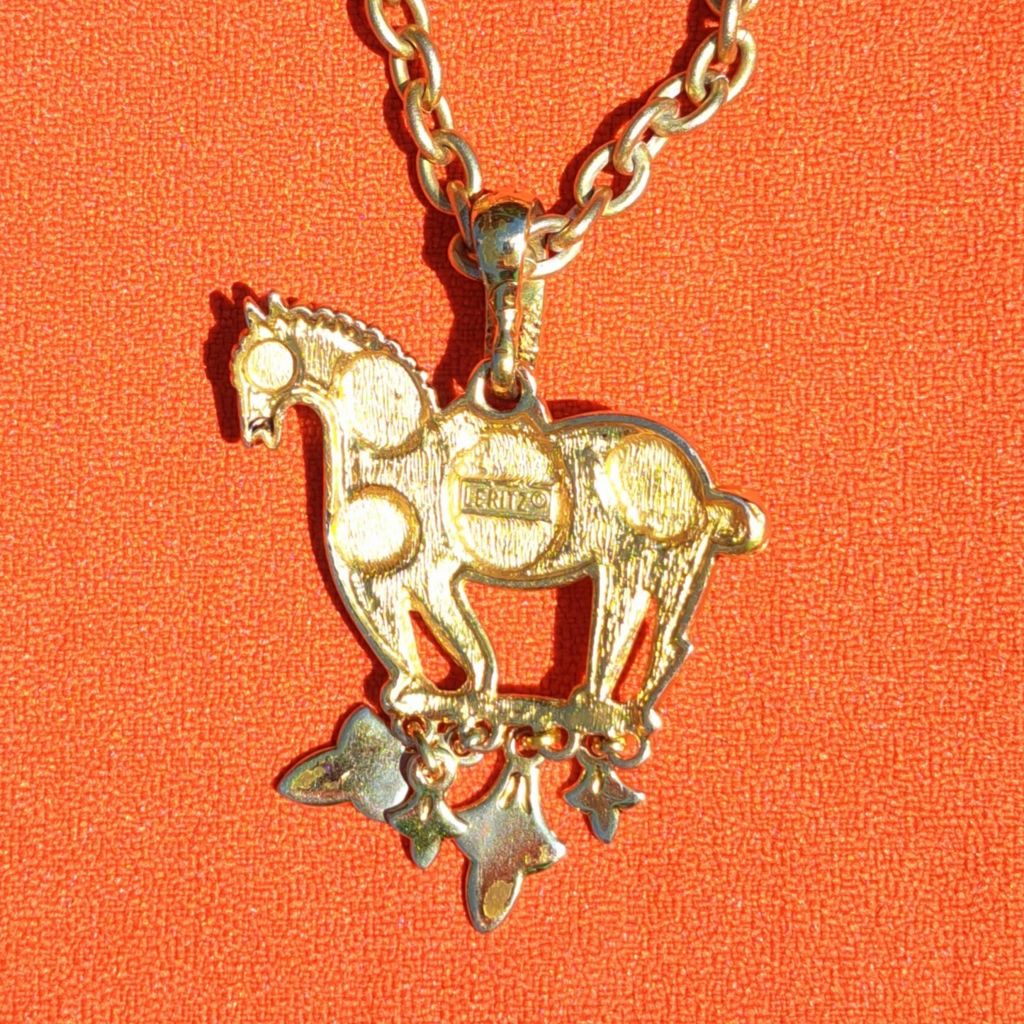Sautoir Leritz Pendentif Cheval Multicolore & Chaîne Dorée