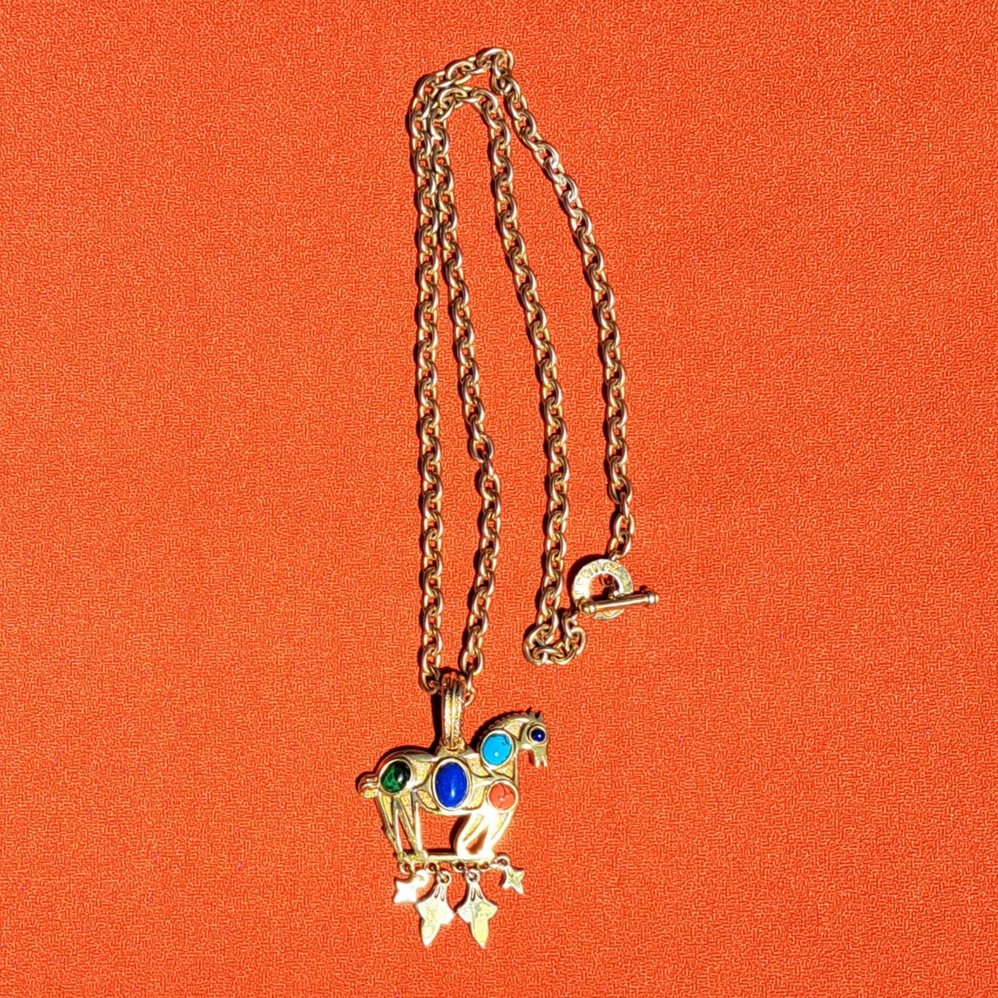 Sautoir Leritz Pendentif Cheval Multicolore & Chaîne Dorée