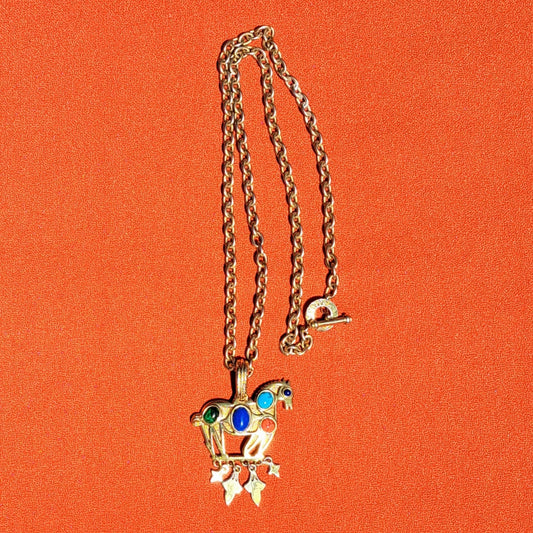 Sautoir Leritz Pendentif Cheval Multicolore & Chaîne Dorée
