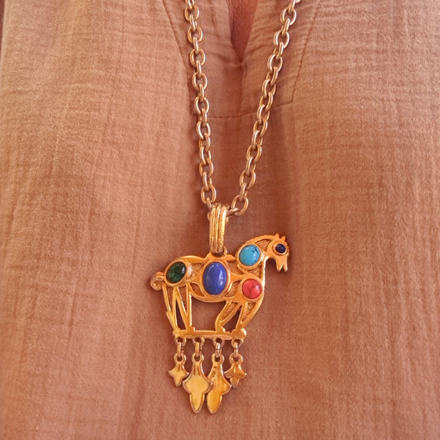 Sautoir Leritz Pendentif Cheval Multicolore & Chaîne Dorée