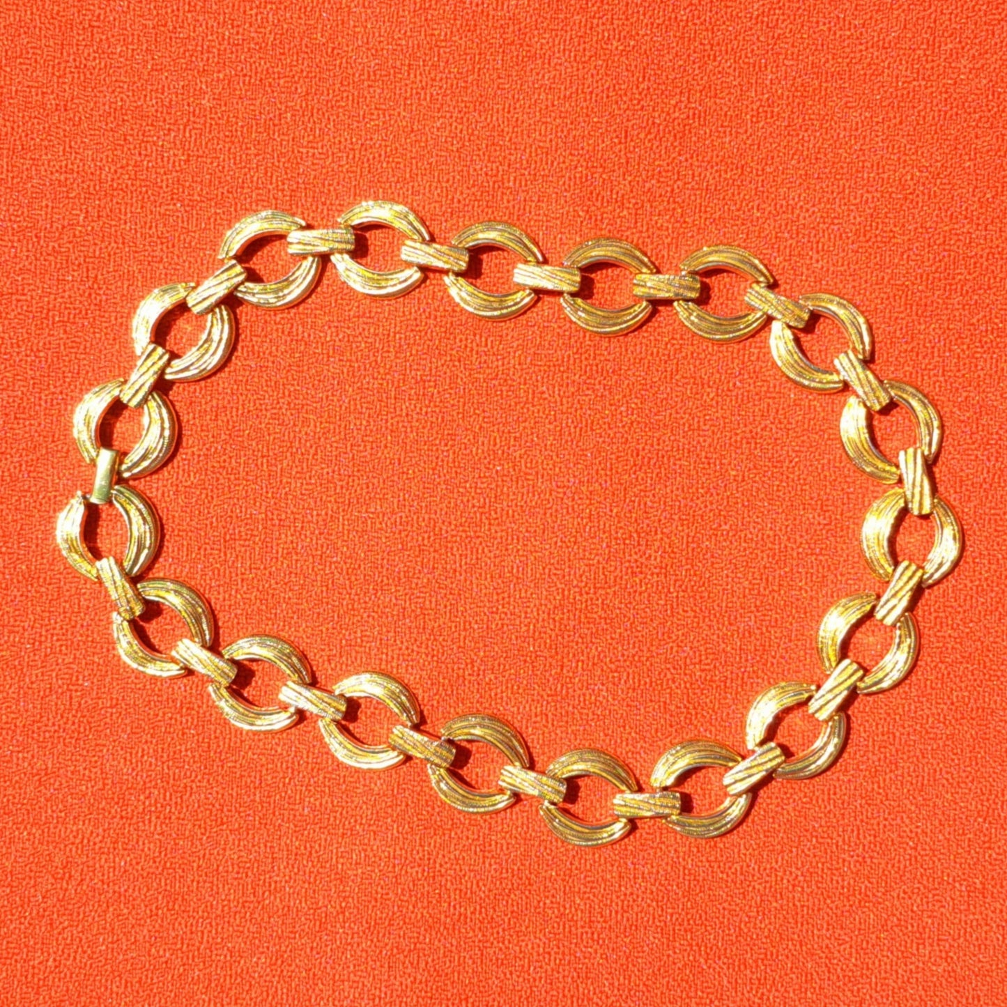 Ras-de-Cou Doré Texturé Maillons Bombés