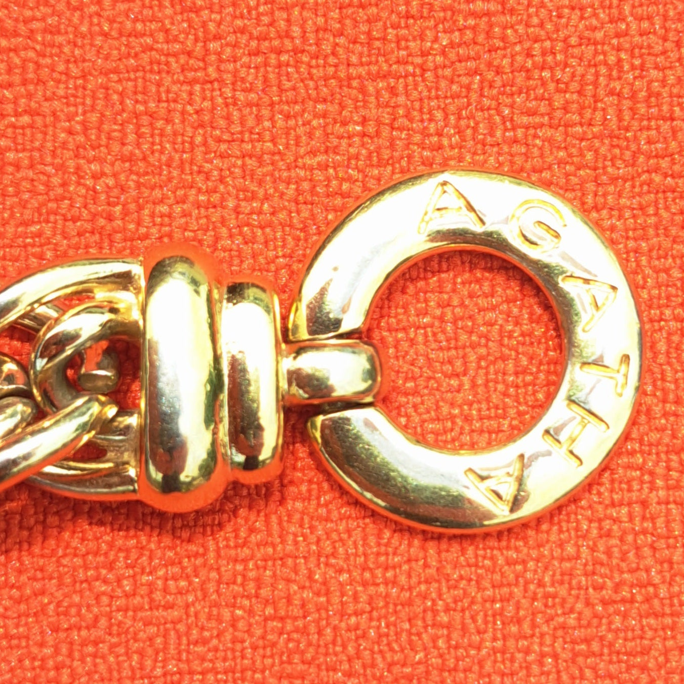 Bracelet Doré Emblématique de la maison Agatha Paris