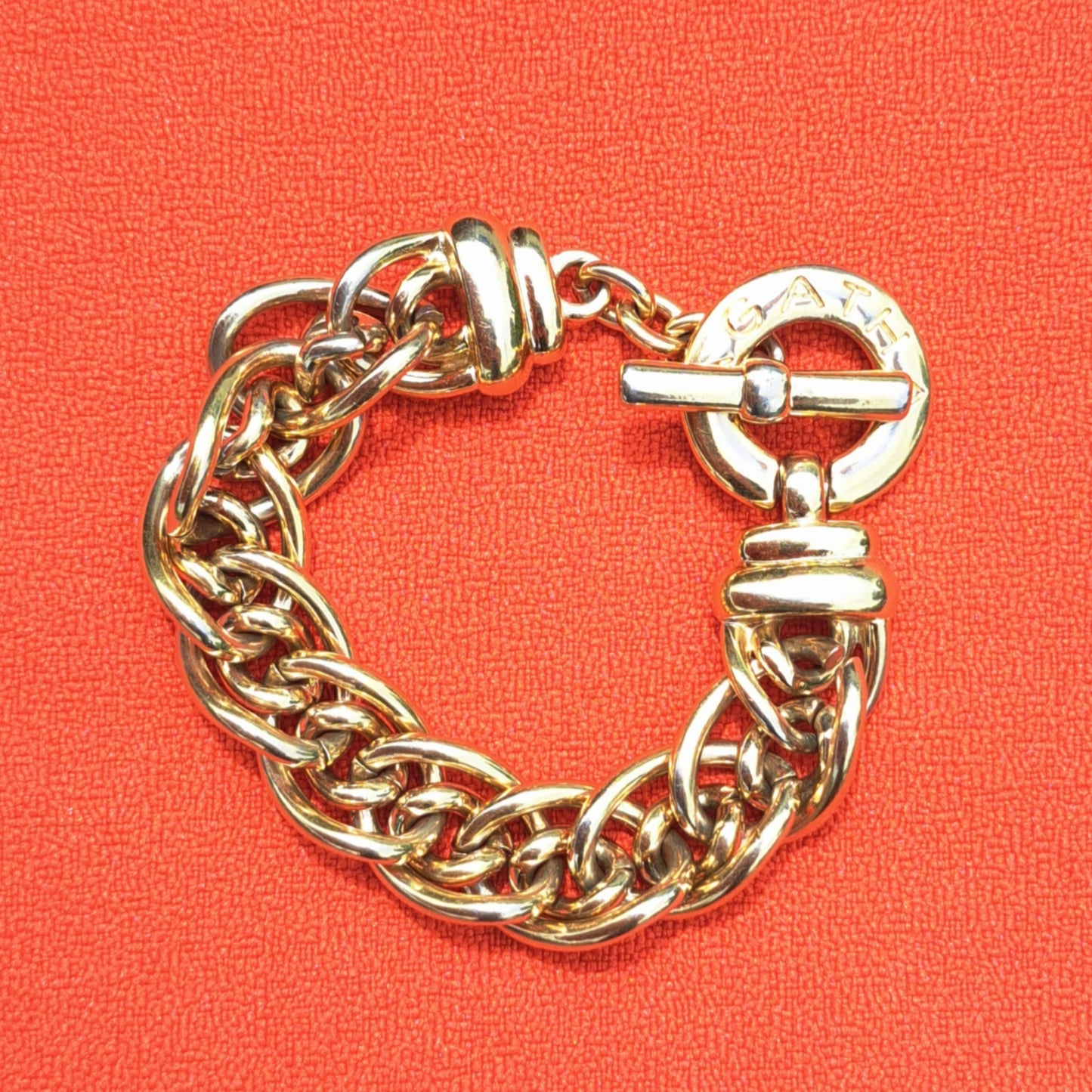 Bracelet Doré Emblématique de la maison Agatha Paris