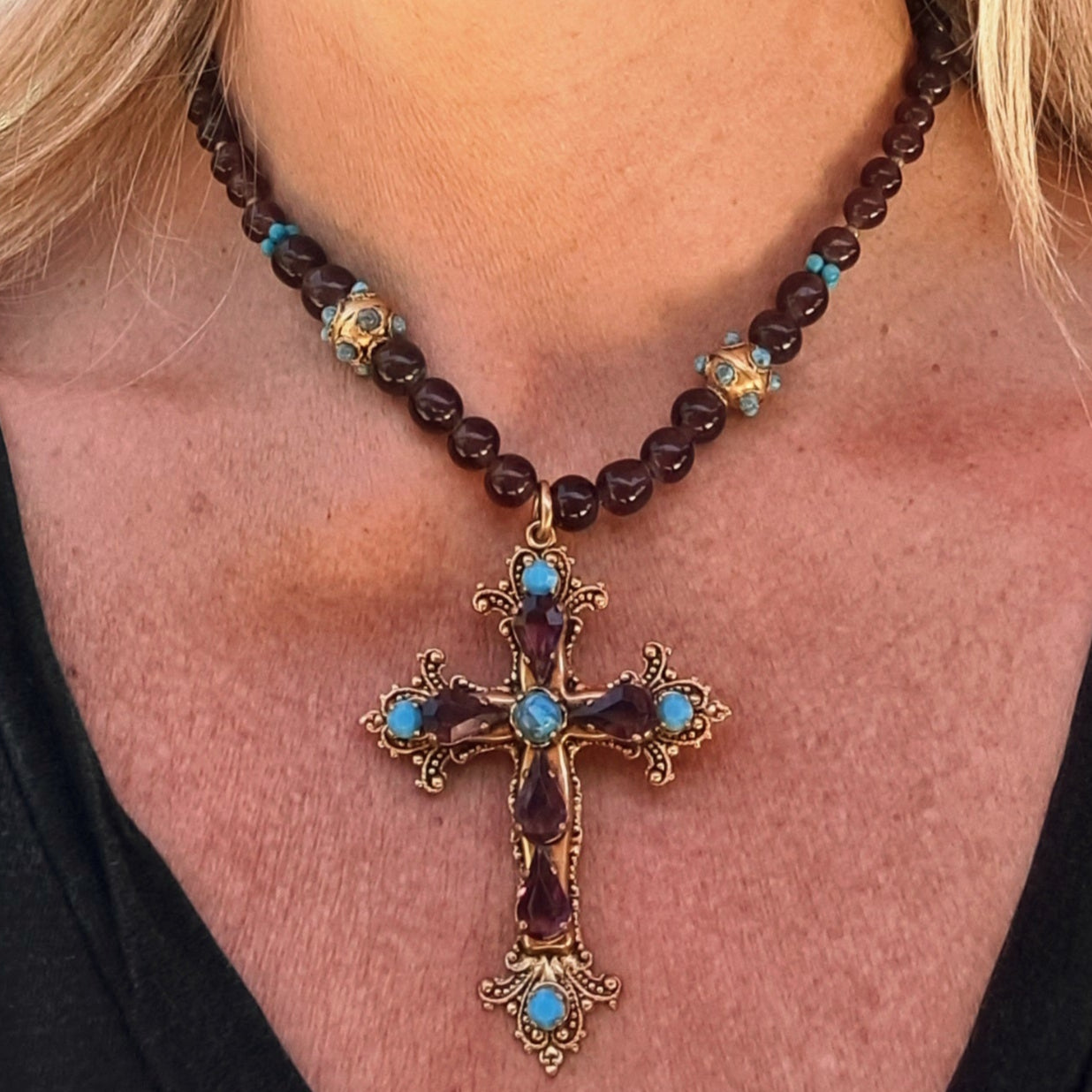 Collier par Zoé Coste (Réminiscence) Pendentif Croix Ornée