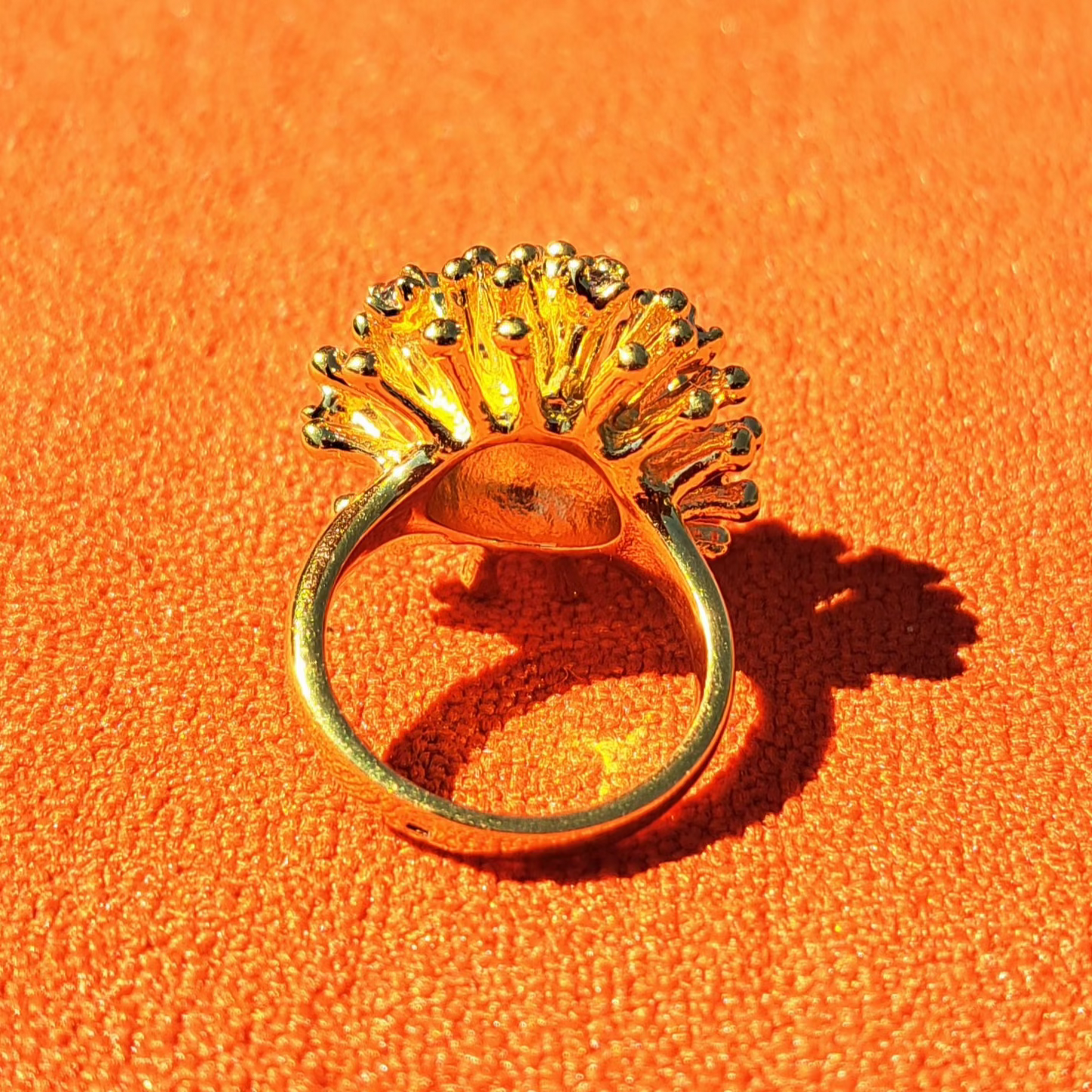 Bague "Hérisson" Vintage en Métal Doré et Cristaux Scintillants