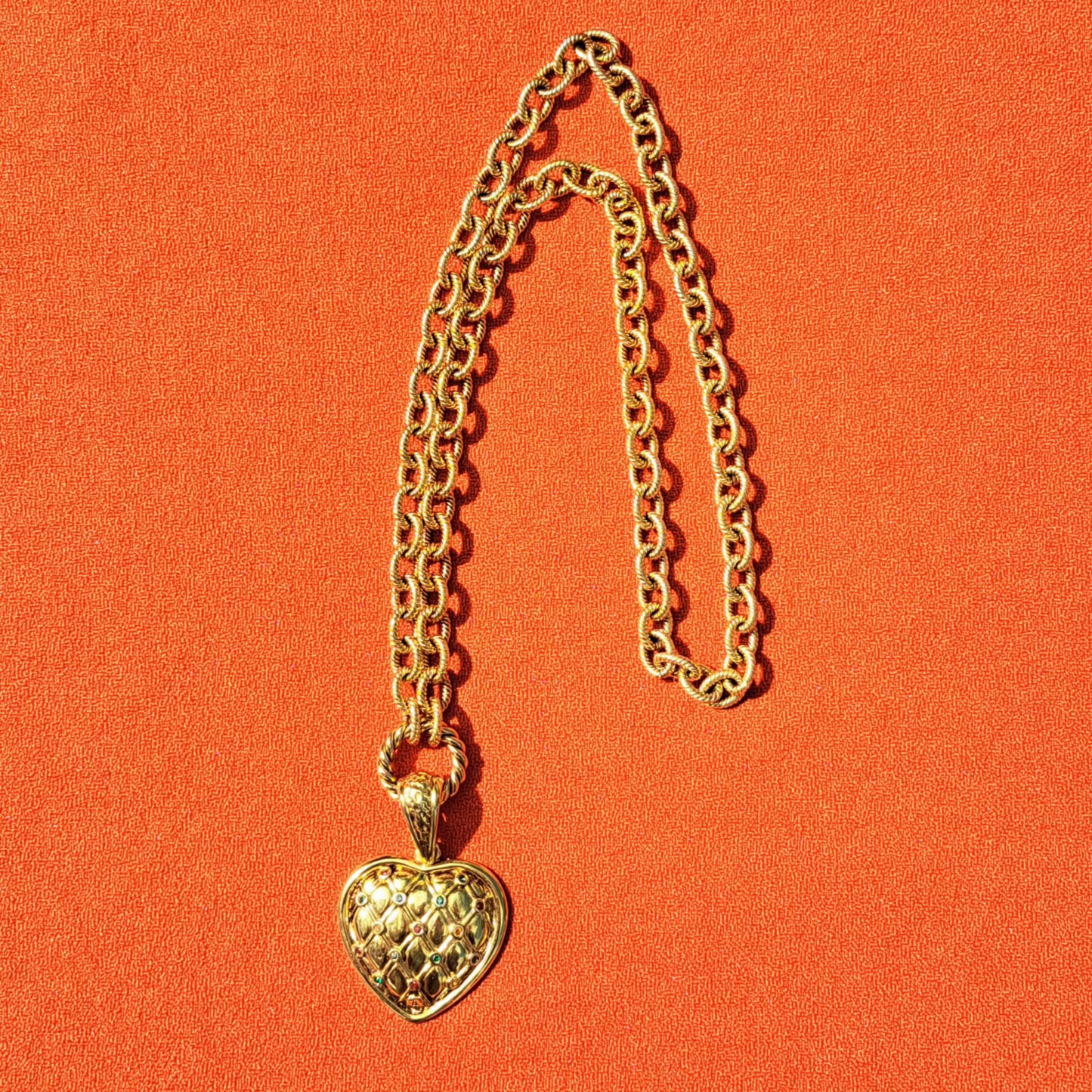 Collier Cœur Statement 1980 en Métal Doré Pierres de Verre Multicolores