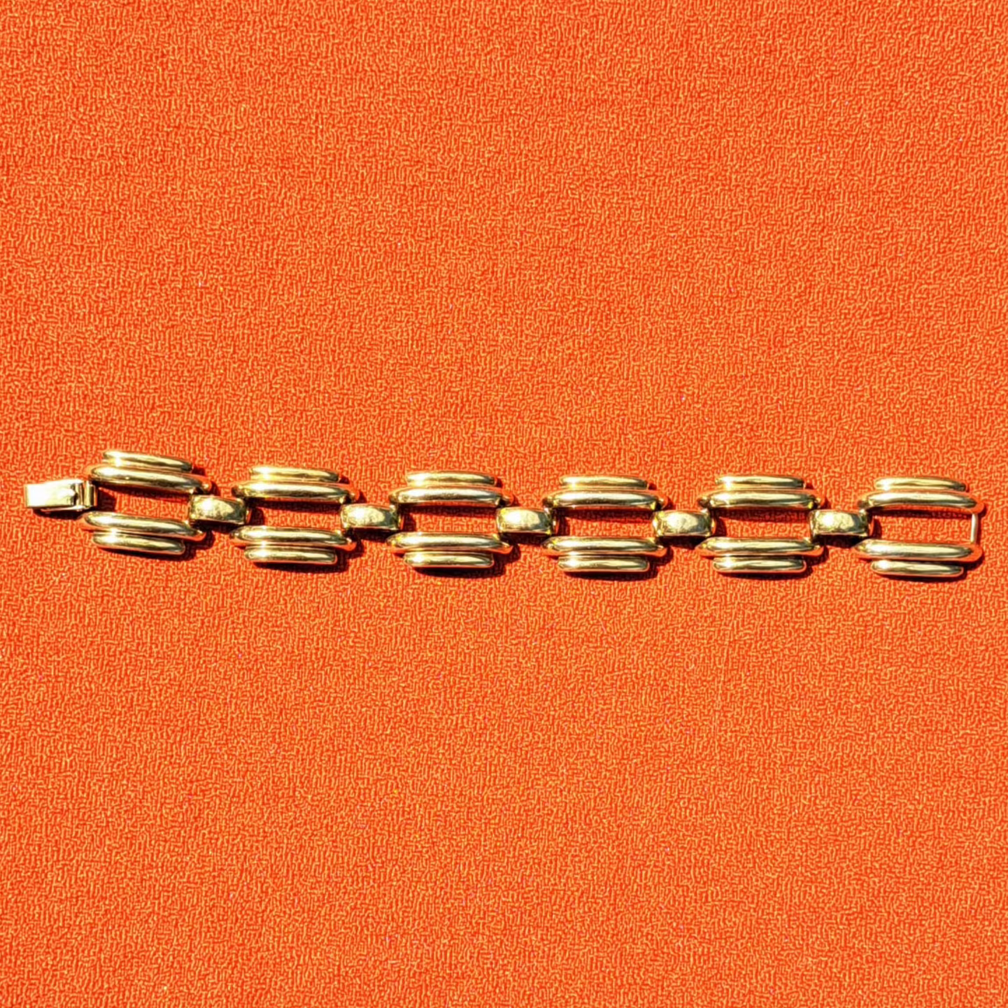 Bracelet en Métal Doré Maillons Rectangulaires Ajourés Années 1980