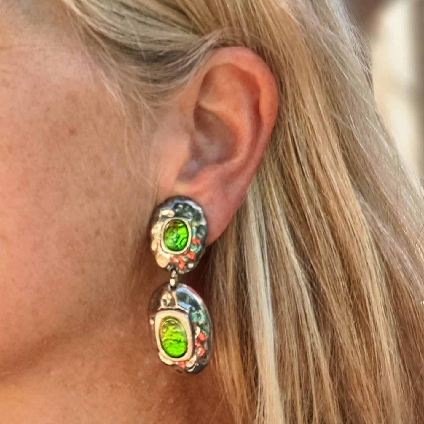 Clips d’Oreilles Bala Boosté Vintage Argenté & Cabochons Verts