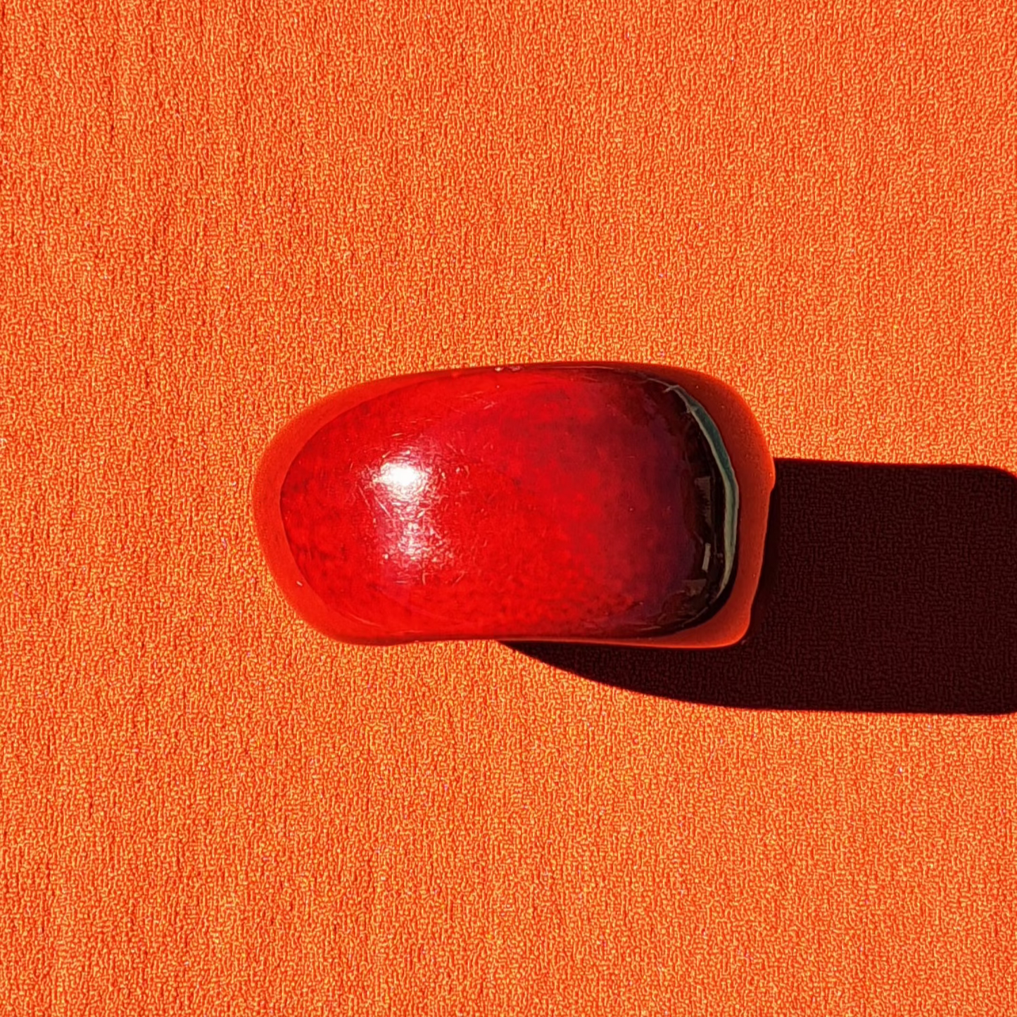 Bracelet vintage en bakélite « cerise noire » années 1930–1950