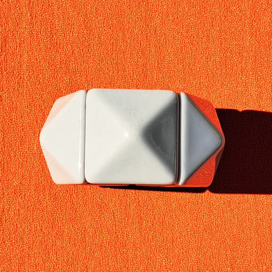 Bracelet Élastique Pyramide Gris Clair Style Art Déco