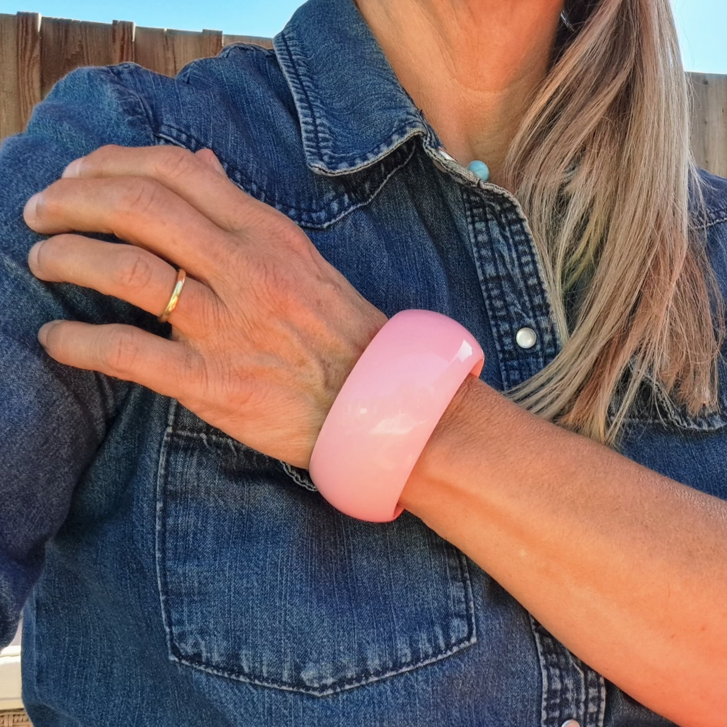 Bracelet Jonc Rose Poudré Style Rétro Épuré Années 1970