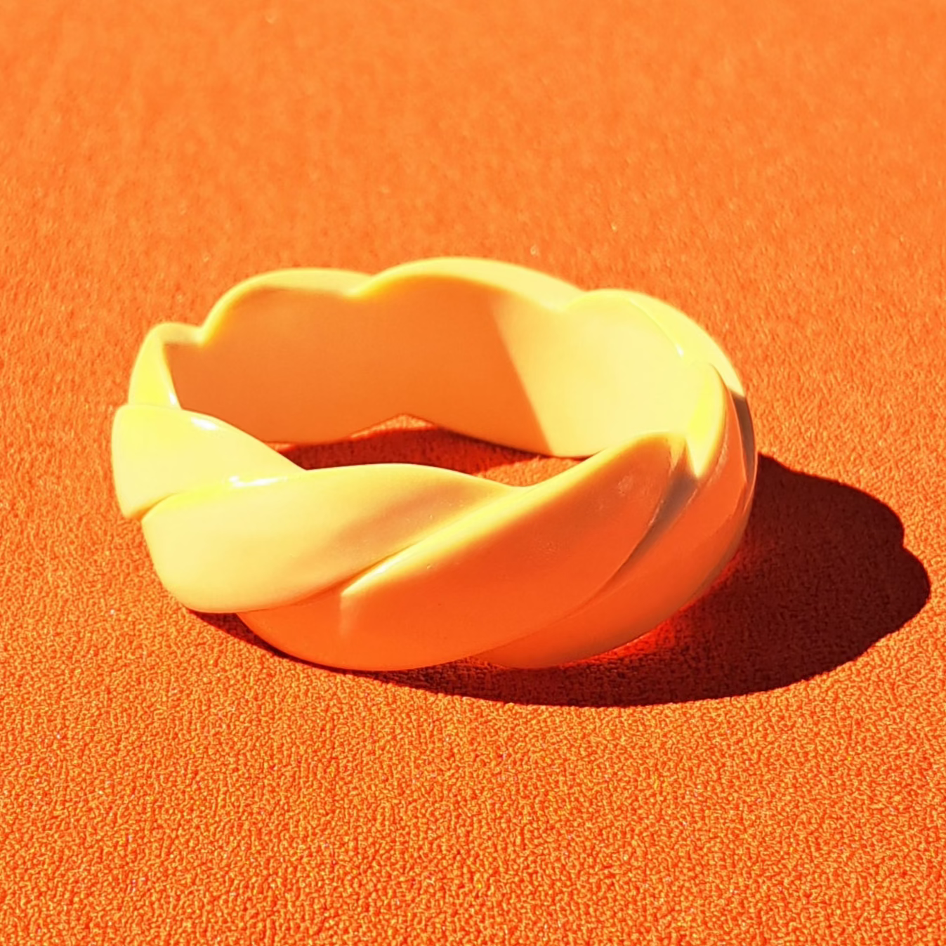 Bracelet Jonc Torsadé Crème, Style Acrylique Années 1980-1990