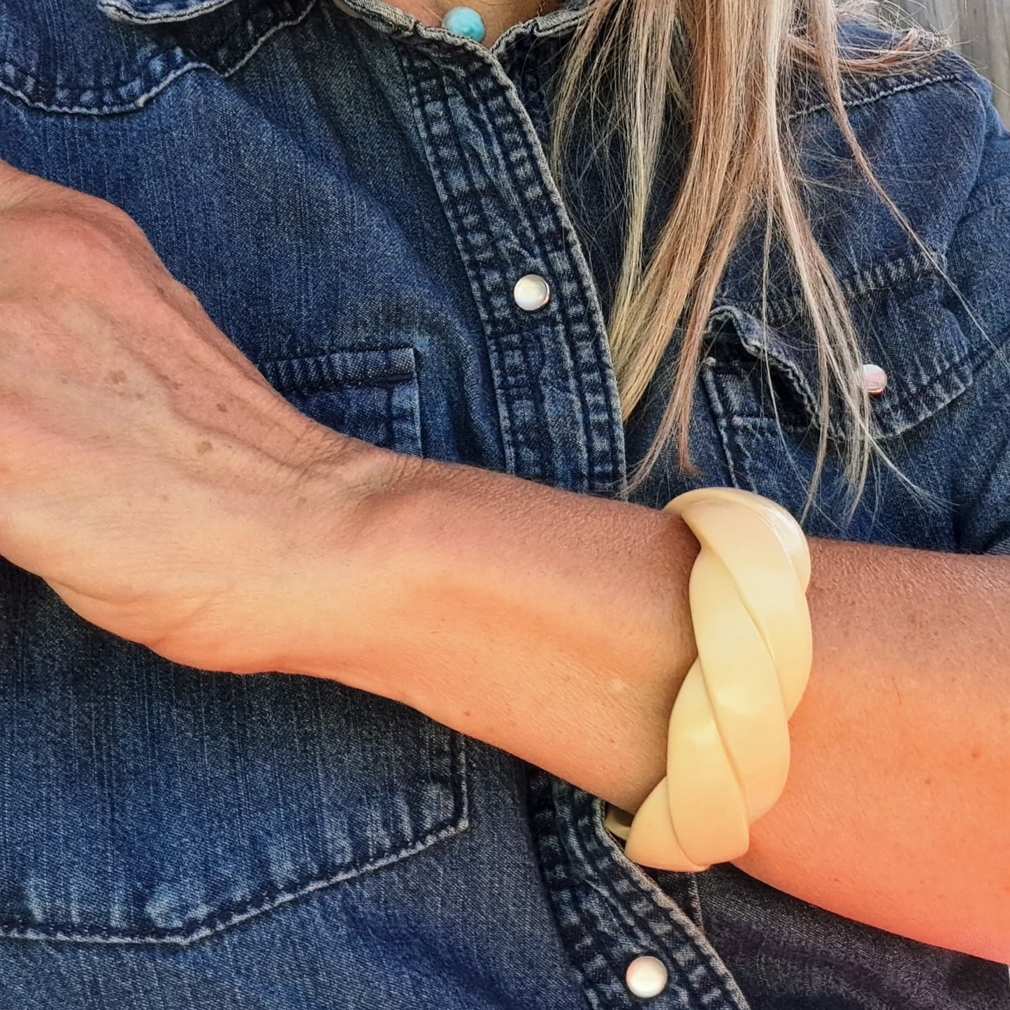 Bracelet Jonc Torsadé Crème, Style Acrylique Années 1980-1990