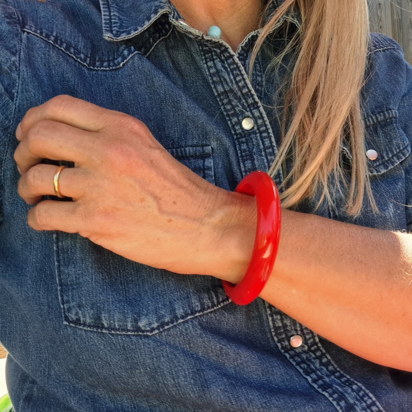 Bracelet Jonc en Résine Rouge Lumineuse Années 1970-80