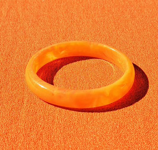 Bracelet Jonc en Résine Orange Marbré Années 1970-80