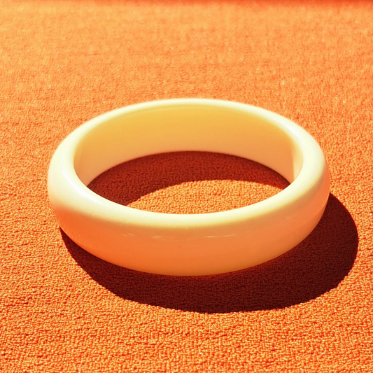 Bracelet Jonc Crème Élégance Classique et Design Intemporel