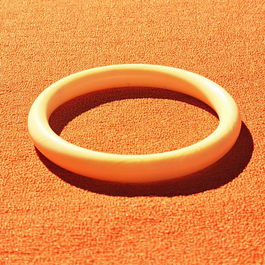 Bracelet Jonc Crème Délicatesse et Élégance Minimaliste