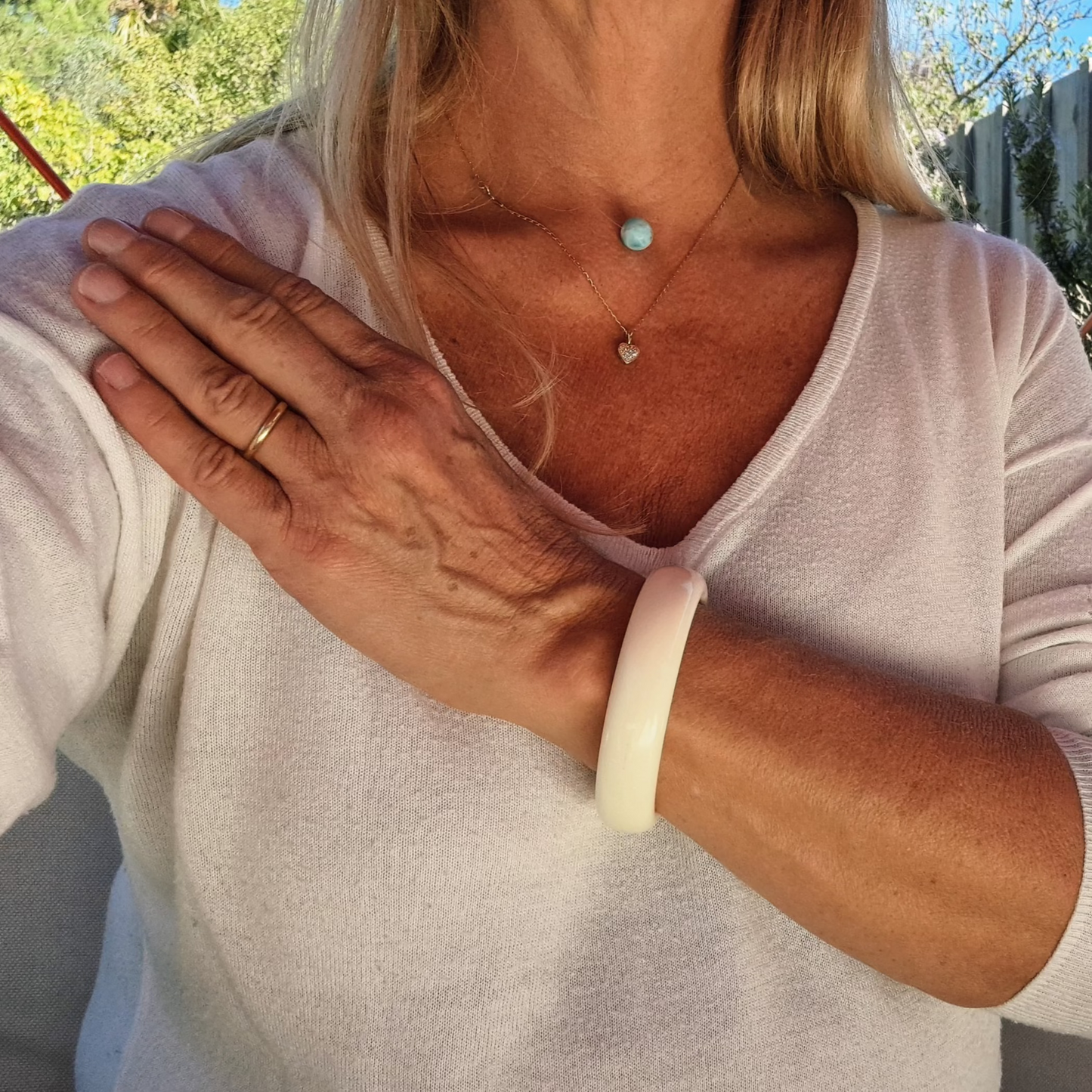 Bracelet Jonc Crème Élégance Classique et Design Intemporel