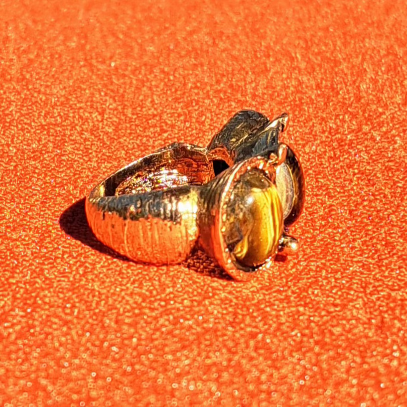 Bague Vintage Œil de Tigre Doré Texturé Années 1960-70