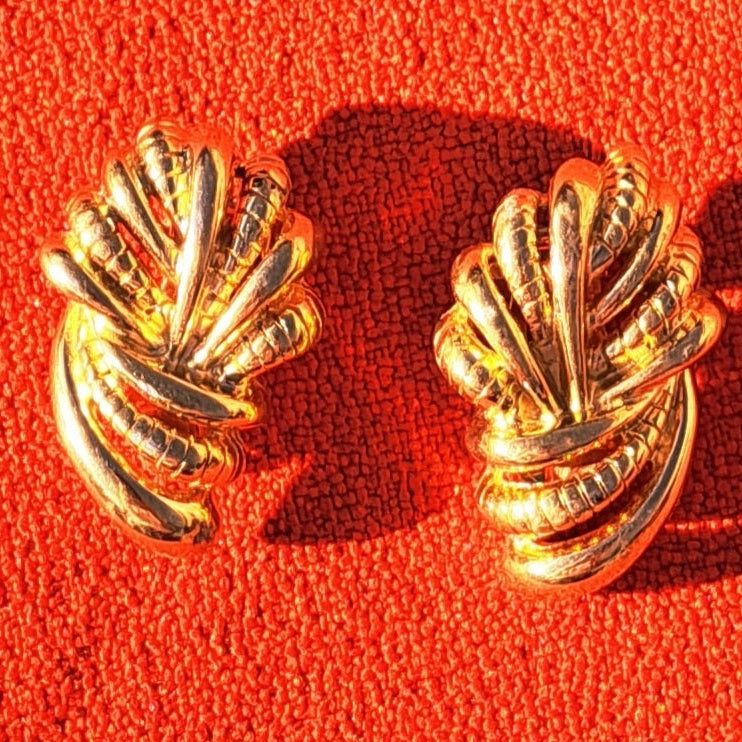 Clips d'Oreilles Créateur GIVENCHY Métal Doré Sculptural Luxe Rétro