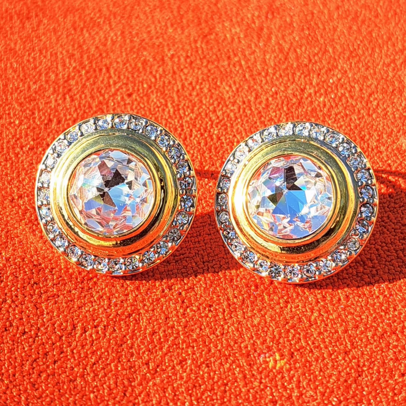 Clips d’Oreilles Vintage Dorés et Strass Années 80-90