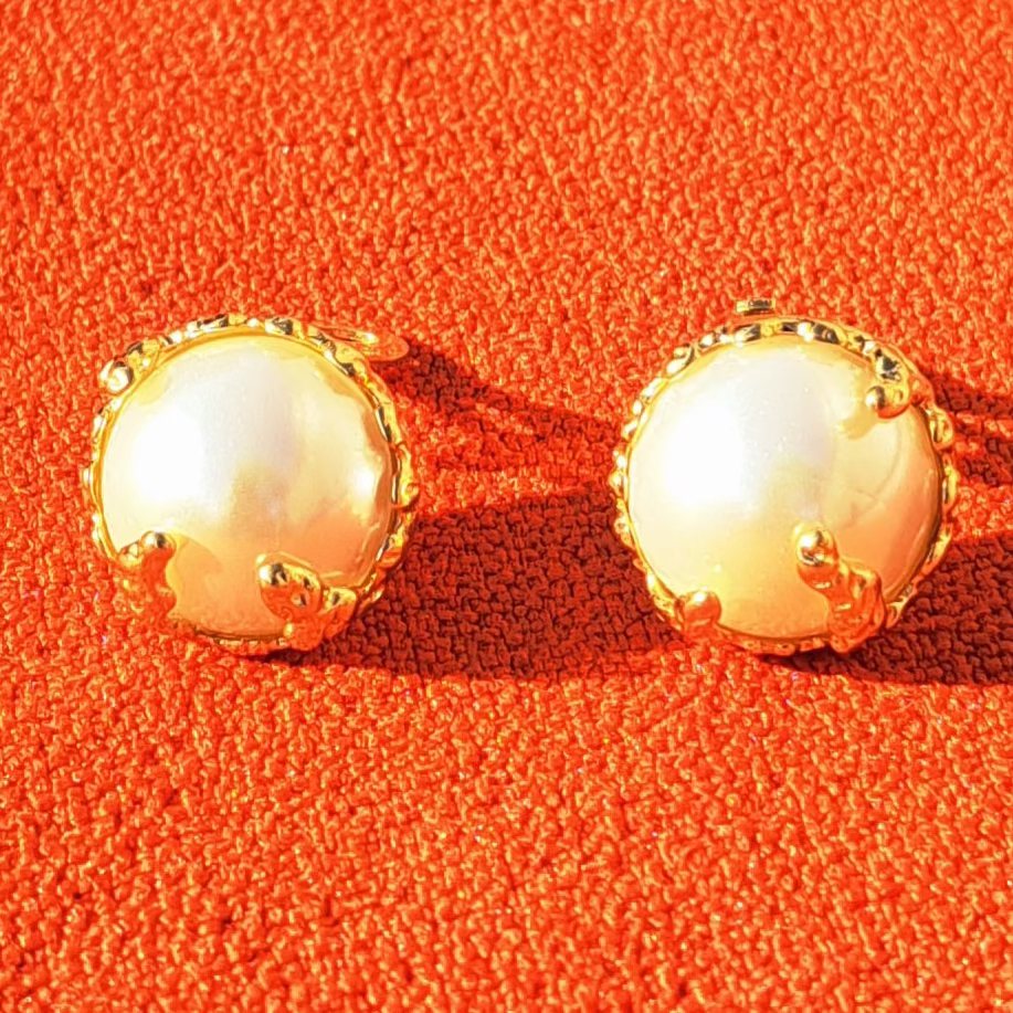 Clips d’Oreilles Perle Classique Couronnée Années 80-90