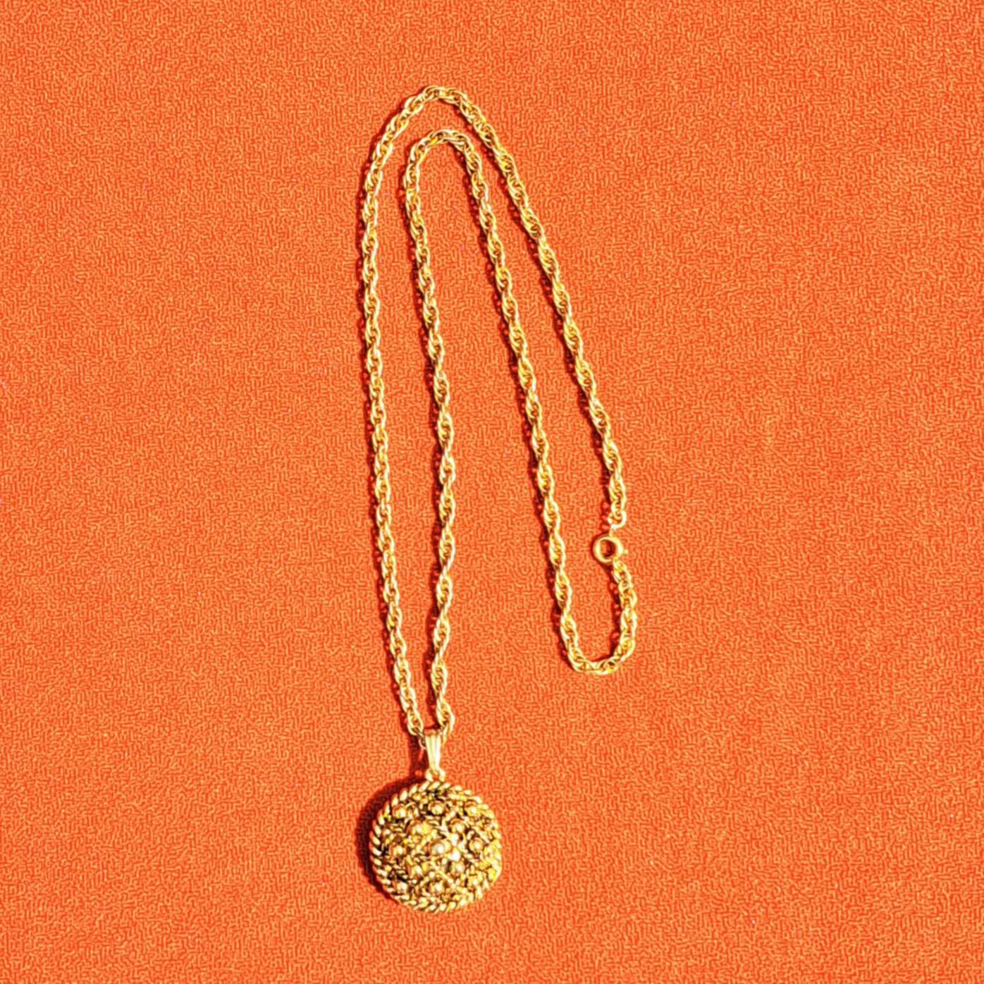 Collier Médaillon de la Marque Vanda