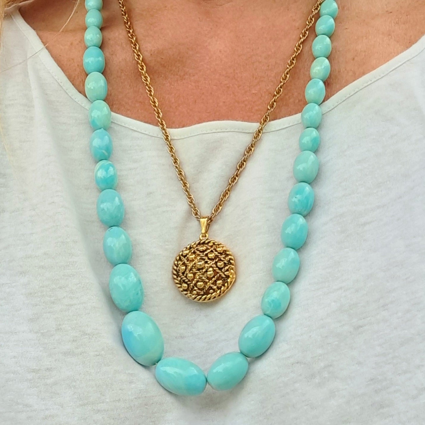 Collier Perles Ovales Turquoise & Fermoir Doré